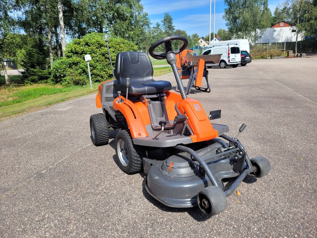 Åkgräsklippare Husqvarna Rider R111B - Equipamentos para jardinagem: foto 2 Åkgräsklippare Husqvarna Rider R111B - Equipamentos para jardinagem: foto 2