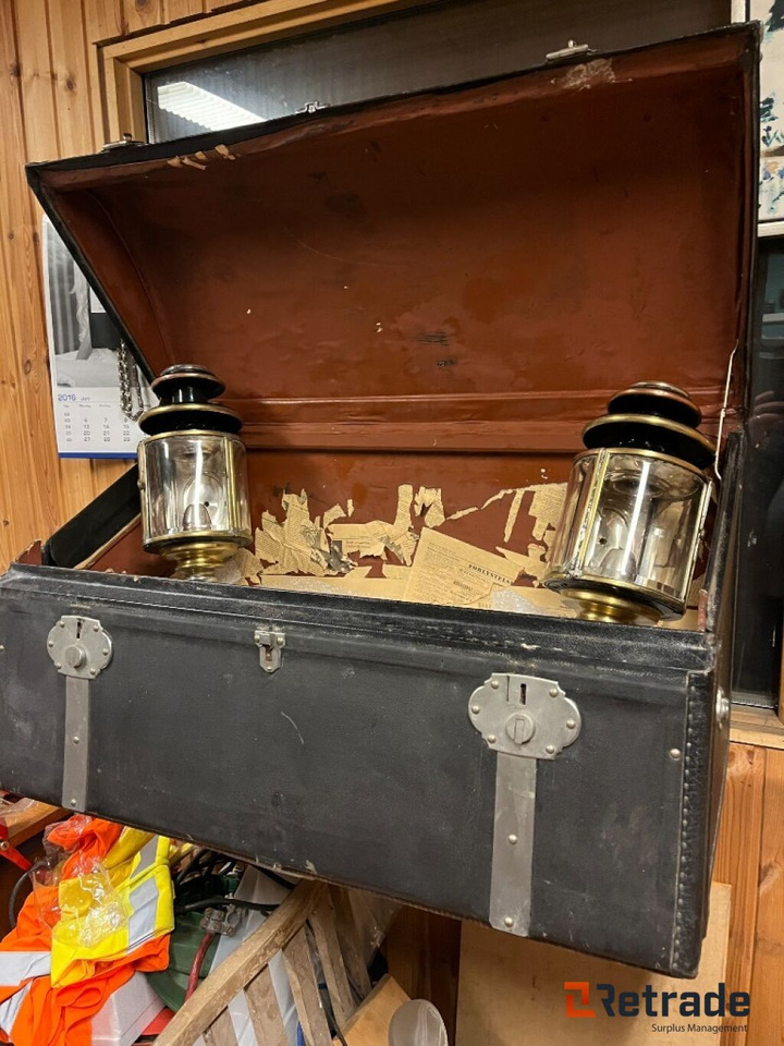 Forskelligt udstyr Tilbehør til Oldtimer hestevogne Kuffert / Oldtimer Lamper - Equipamento de gado: foto 4 Forskelligt udstyr Tilbehør til Oldtimer hestevogne Kuffert / Oldtimer Lamper - Equipamento de gado: foto 4