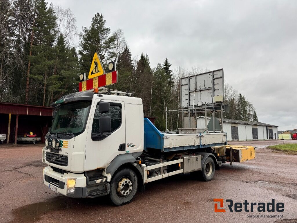 Krokbil Volvo FL 240 TMA utrustad - Camião de caixa aberta/ Plataforma: foto 1 Krokbil Volvo FL 240 TMA utrustad - Camião de caixa aberta/ Plataforma: foto 1