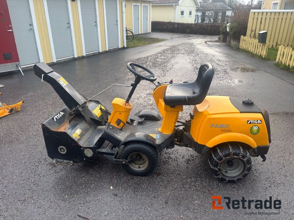 Gräsklippare Stiga Park Jubilee med snöslunga - Máquina agrícola: foto 3 Gräsklippare Stiga Park Jubilee med snöslunga - Máquina agrícola: foto 3