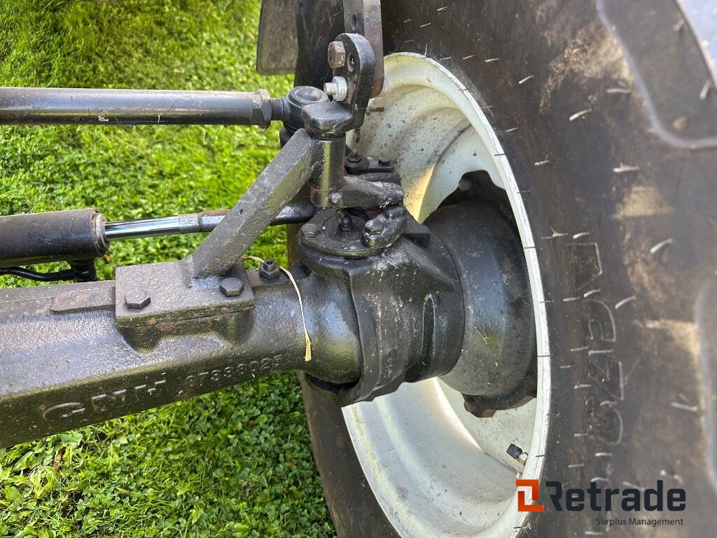 New Holland T4040 super steer traktor - Máquina agrícola: foto 5 New Holland T4040 super steer traktor - Máquina agrícola: foto 5