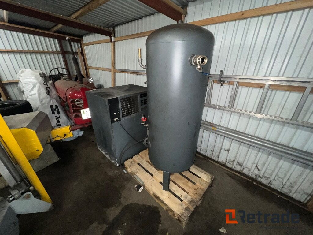 SkruvKompressor Atlas Copco GA5 & Gävle galvan lufttank 500liter - Máquina de construção: foto 1 SkruvKompressor Atlas Copco GA5 & Gävle galvan lufttank 500liter - Máquina de construção: foto 1