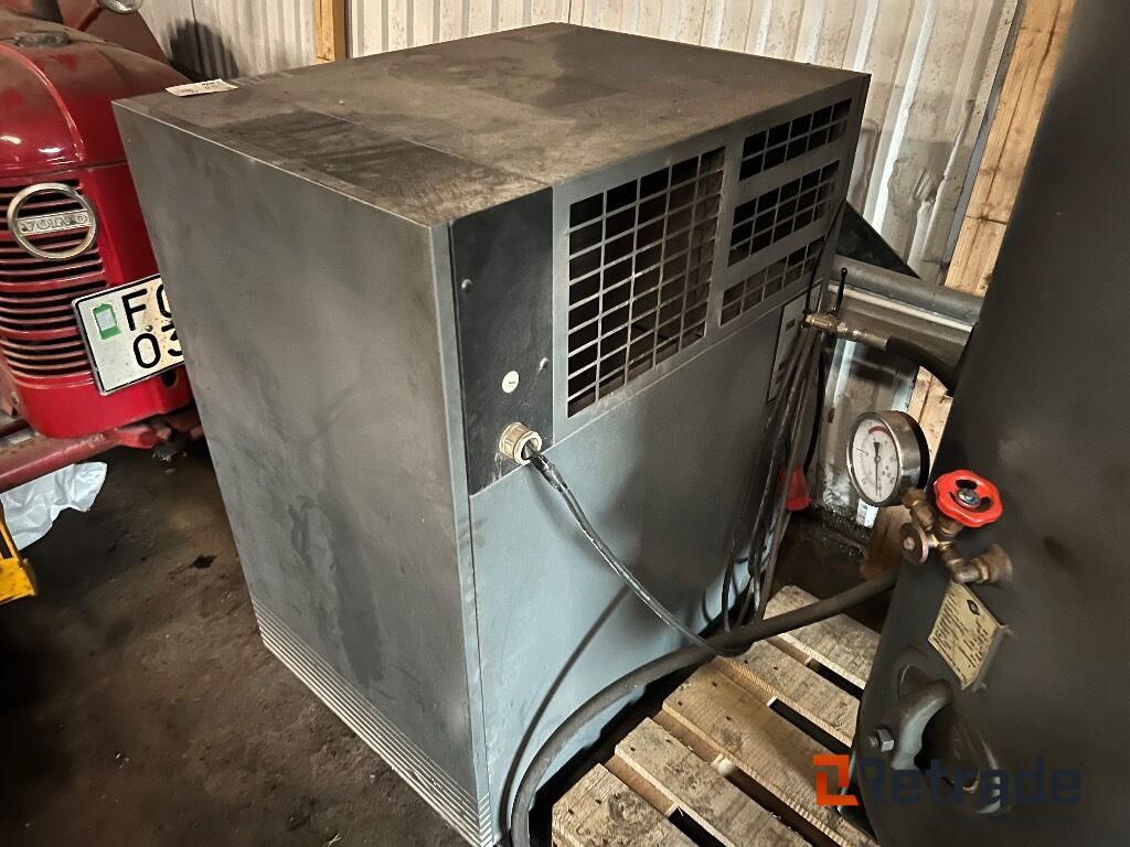 SkruvKompressor Atlas Copco GA5 & Gävle galvan lufttank 500liter - Máquina de construção: foto 2 SkruvKompressor Atlas Copco GA5 & Gävle galvan lufttank 500liter - Máquina de construção: foto 2