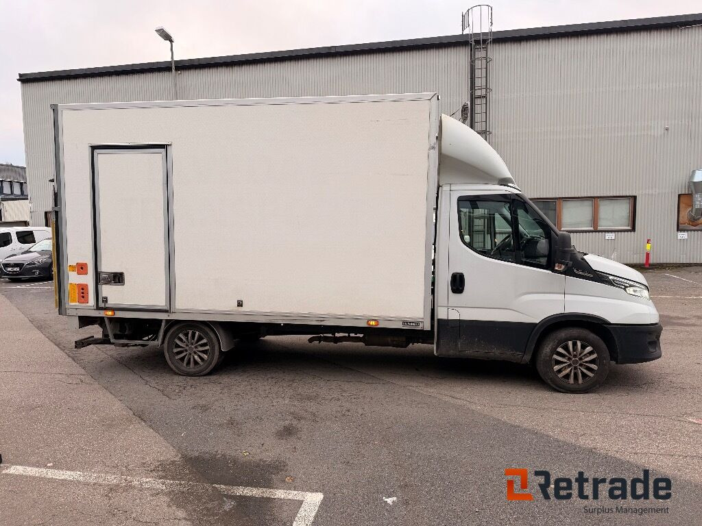 Skapbil IVECO 35S16 (parkert i Oslo) - Carrinha de contentor: foto 4 Skapbil IVECO 35S16 (parkert i Oslo) - Carrinha de contentor: foto 4