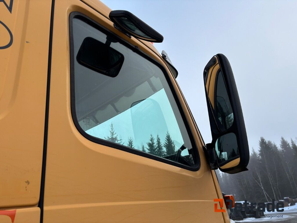 Camião basculante Tippbil Volvo FH12 6X2: foto 21