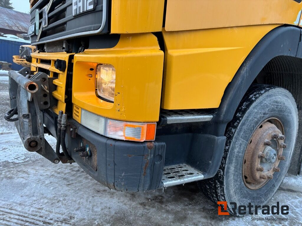 Camião basculante Tippbil Volvo FH12 6X2: foto 12