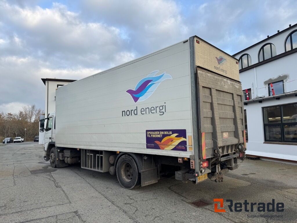 VOLVO FM 330 4X2 - Camião furgão: foto 4 VOLVO FM 330 4X2 - Camião furgão: foto 4