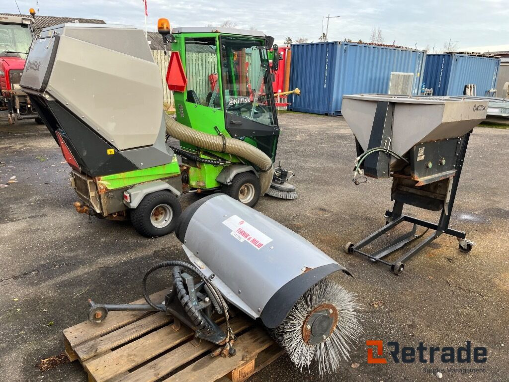 Redskabsbærer Nilfisk FH3 med maskinsæt. - Veículo municipal/ Especial: foto 4 Redskabsbærer Nilfisk FH3 med maskinsæt. - Veículo municipal/ Especial: foto 4