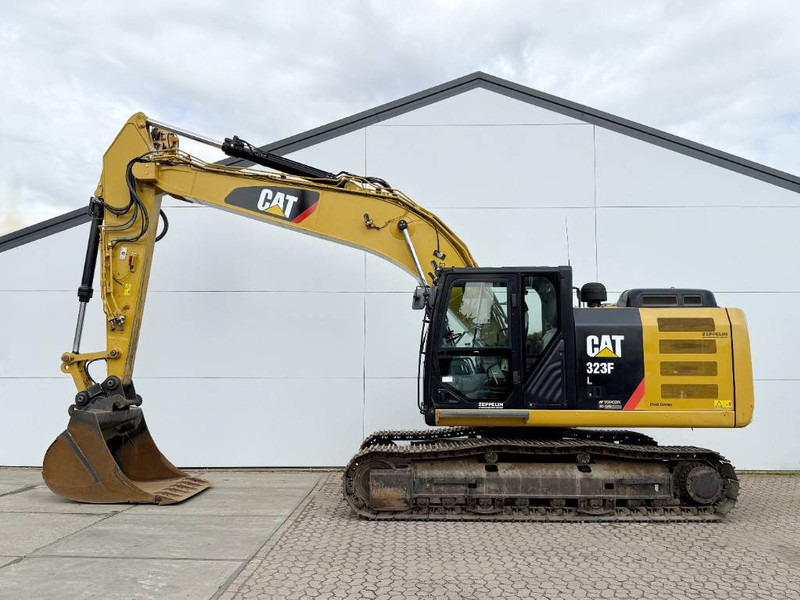 Cat 323FL - German Machine / Rear + Side Camera - Escavadora de rastos: foto 1 Cat 323FL - German Machine / Rear + Side Camera - Escavadora de rastos: foto 1