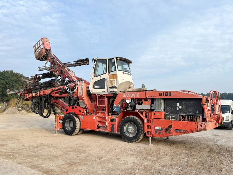 Sandvik DT1130-SC - 3x TB150 Drill Boom + Basket Boom - Máquina de perfuração: foto 4 Sandvik DT1130-SC - 3x TB150 Drill Boom + Basket Boom - Máquina de perfuração: foto 4