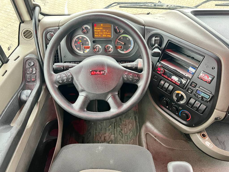 Fotografia de interior 1: Tractor DAF XF 105.460 Automatic Gearbox / Euro 5