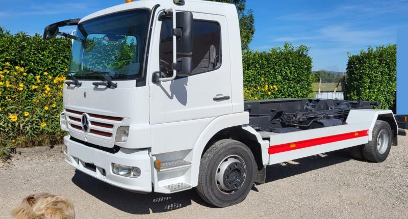 Mercedes Atego - Camião multibenne: foto 2 Mercedes Atego - Camião multibenne: foto 2