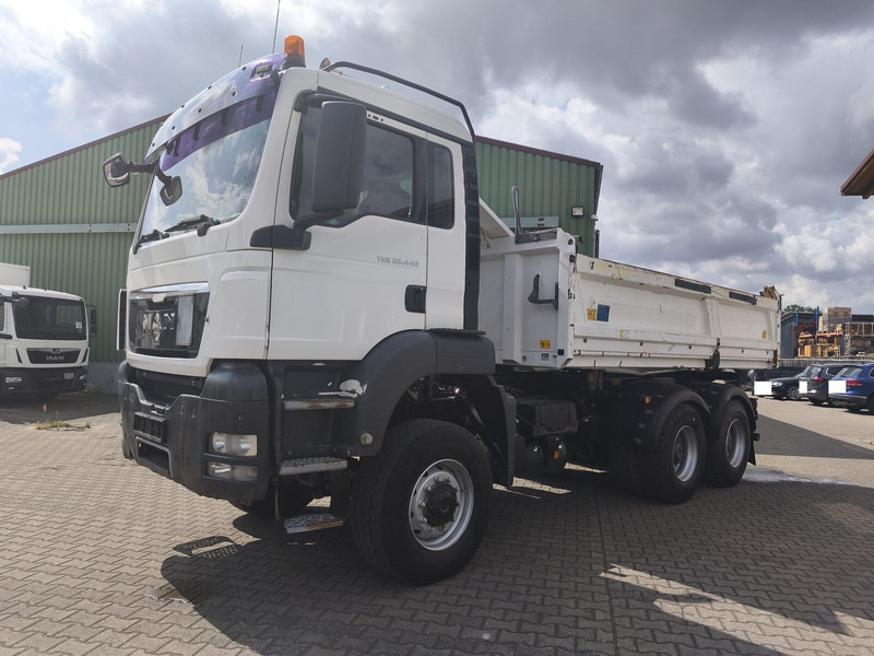 MAN MAN TGS 26.440 Kipper 6x6 Bordmatik Rollplane AHK Euro 5 - Camião basculante: foto 3 MAN MAN TGS 26.440 Kipper 6x6 Bordmatik Rollplane AHK Euro 5 - Camião basculante: foto 3