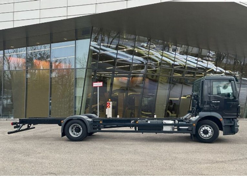 MAN TGM 18.320 4x2 BL CH Fahrgestell Euro 6 NEU Rechtslenker - Camião chassi: foto 4 MAN TGM 18.320 4x2 BL CH Fahrgestell Euro 6 NEU Rechtslenker - Camião chassi: foto 4