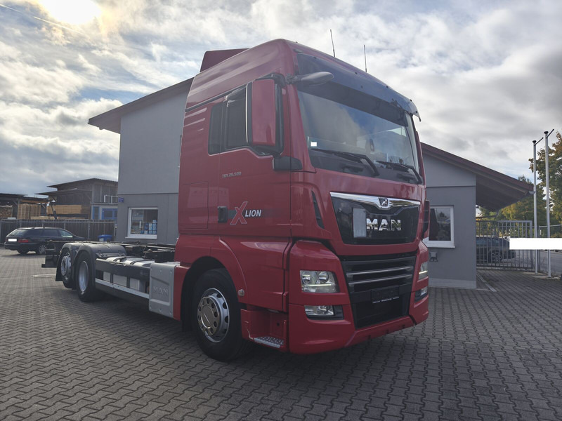 MAN TGX 26.500 BDF 6x2 Euro 6 Retarder Standard Lift+Lenk Euro 6 (29 - Camião chassi: foto 2 MAN TGX 26.500 BDF 6x2 Euro 6 Retarder Standard Lift+Lenk Euro 6 (29 - Camião chassi: foto 2