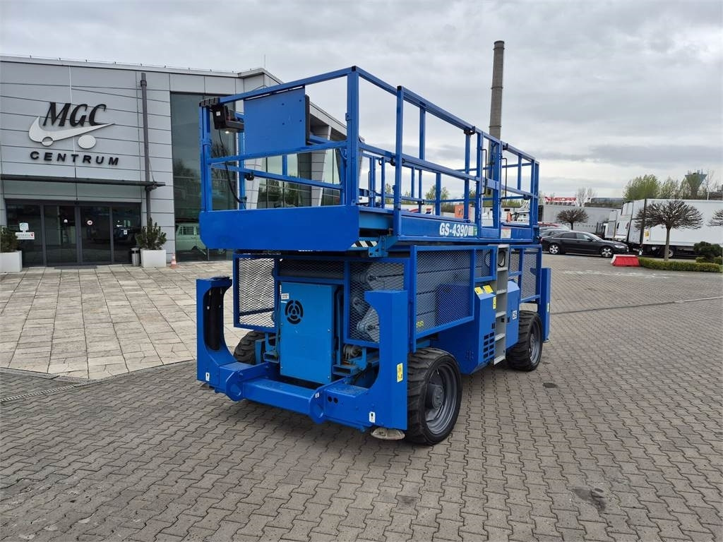Genie GS 4390 / 15M HIGH / 680KG LOAD / 1 OWNER / SERVIC - Plataforma de Tijera/ Plataforma de tesoura: foto 2 Genie GS 4390 / 15M HIGH / 680KG LOAD / 1 OWNER / SERVIC - Plataforma de Tijera/ Plataforma de tesoura: foto 2