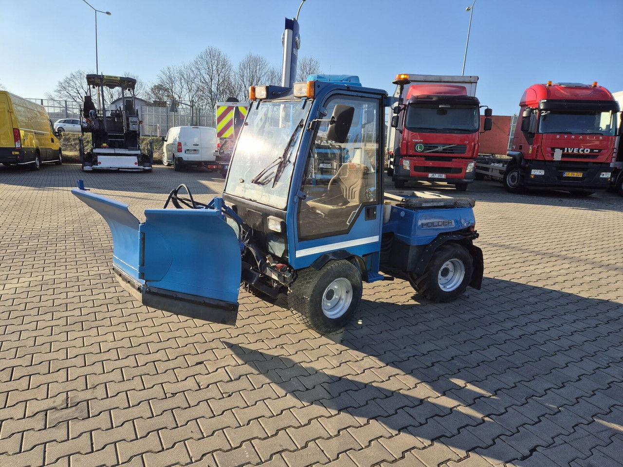 Holder C245 4WD / Tool carrier / Snow plow / PTO Front AN D Rear / 4X4 / - Trator municipal: foto 1 Holder C245 4WD / Tool carrier / Snow plow / PTO Front AN D Rear / 4X4 / - Trator municipal: foto 1