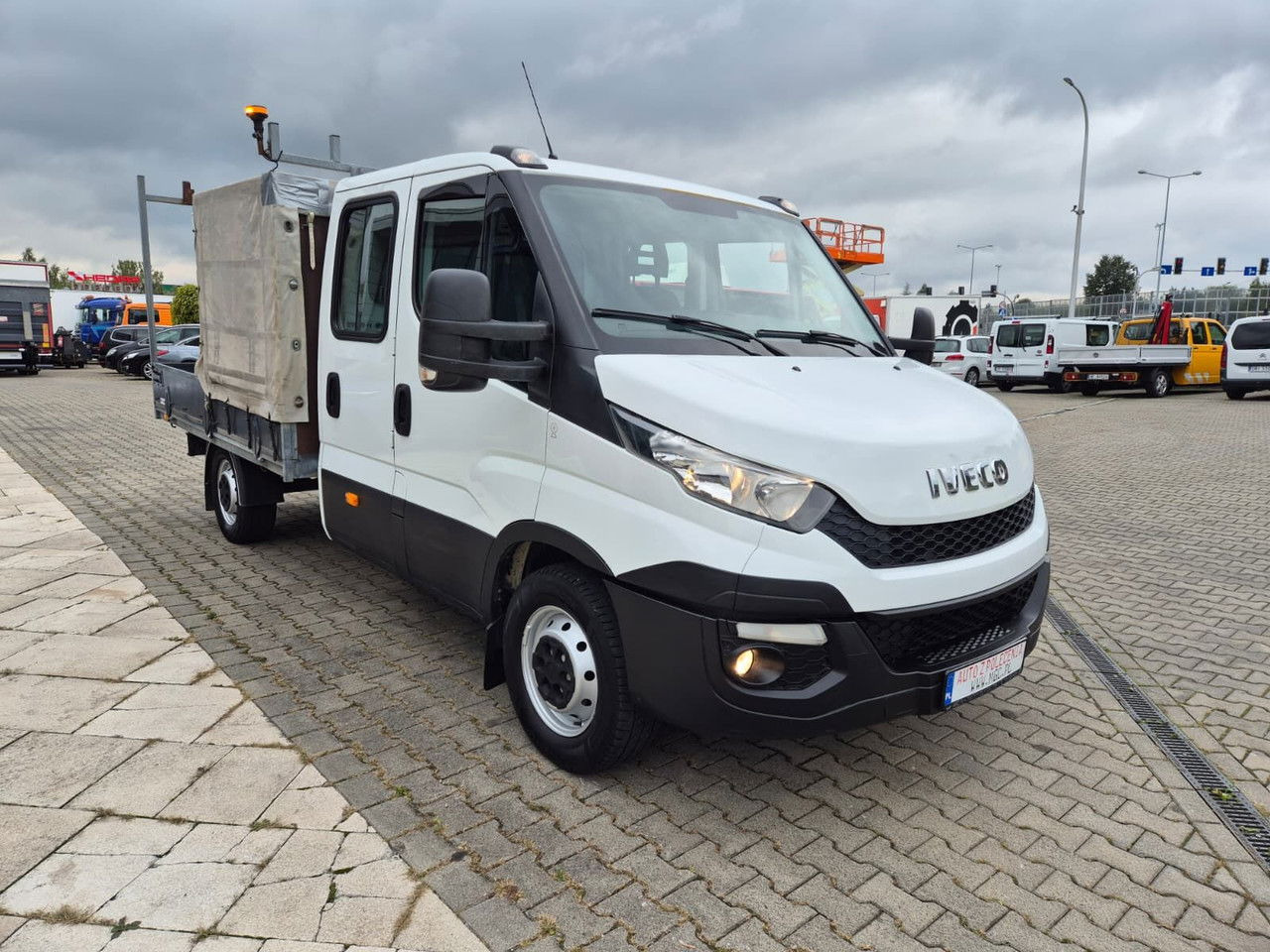 Iveco Daily 35 35S15 / Doka / 1 Owner / LOW KM / 7 Seats - Carrinha de caixa aberta: foto 4 Iveco Daily 35 35S15 / Doka / 1 Owner / LOW KM / 7 Seats - Carrinha de caixa aberta: foto 4