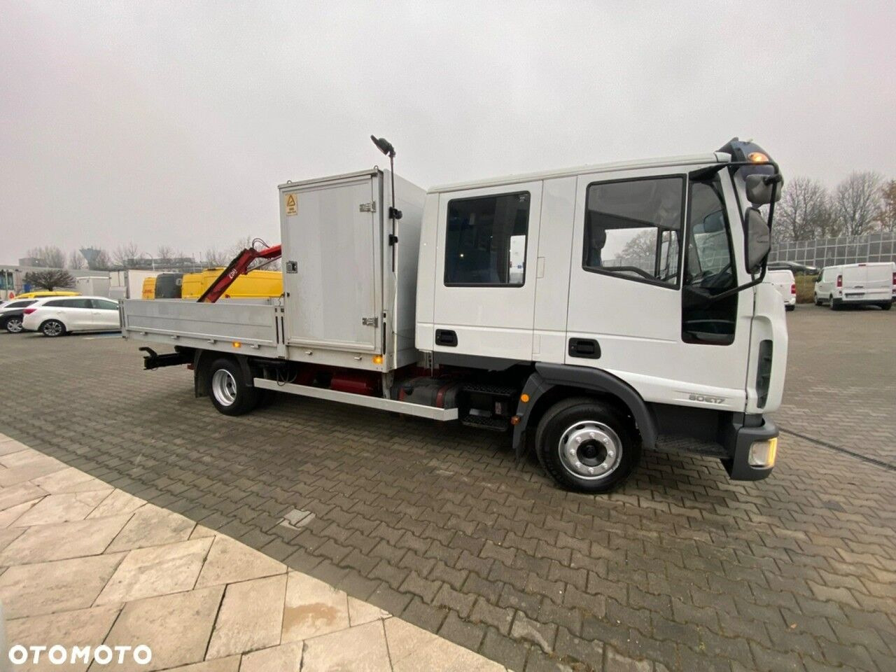 Iveco Eurocargo ML80E17 / HDS HMF / 1 Owner / Doka - Camião de caixa aberta/ Plataforma, Camião grua: foto 2 Iveco Eurocargo ML80E17 / HDS HMF / 1 Owner / Doka - Camião de caixa aberta/ Plataforma, Camião grua: foto 2