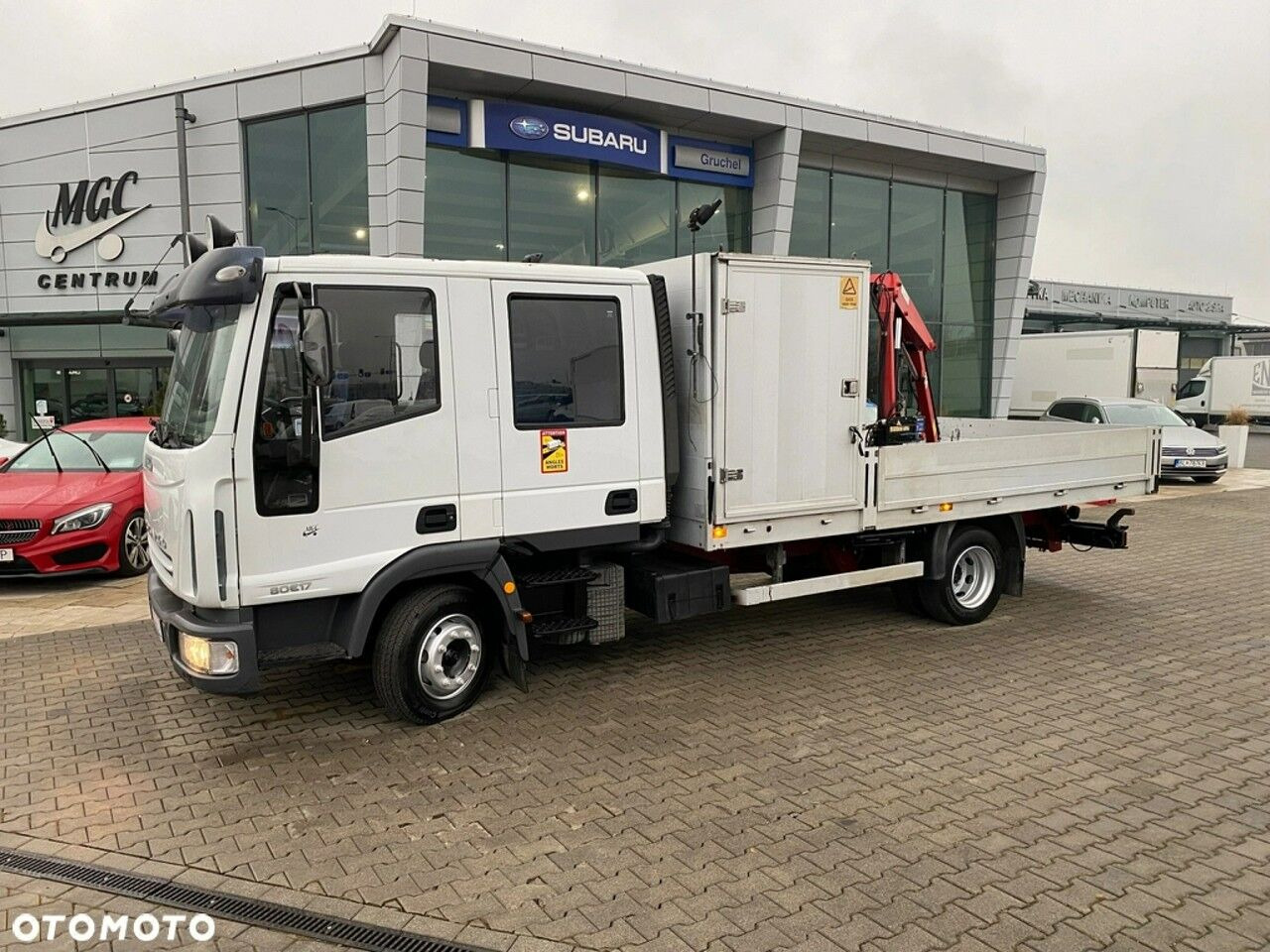 Iveco Eurocargo ML80E17 - Camião de caixa aberta/ Plataforma, Camião grua: foto 1 Iveco Eurocargo ML80E17 - Camião de caixa aberta/ Plataforma, Camião grua: foto 1