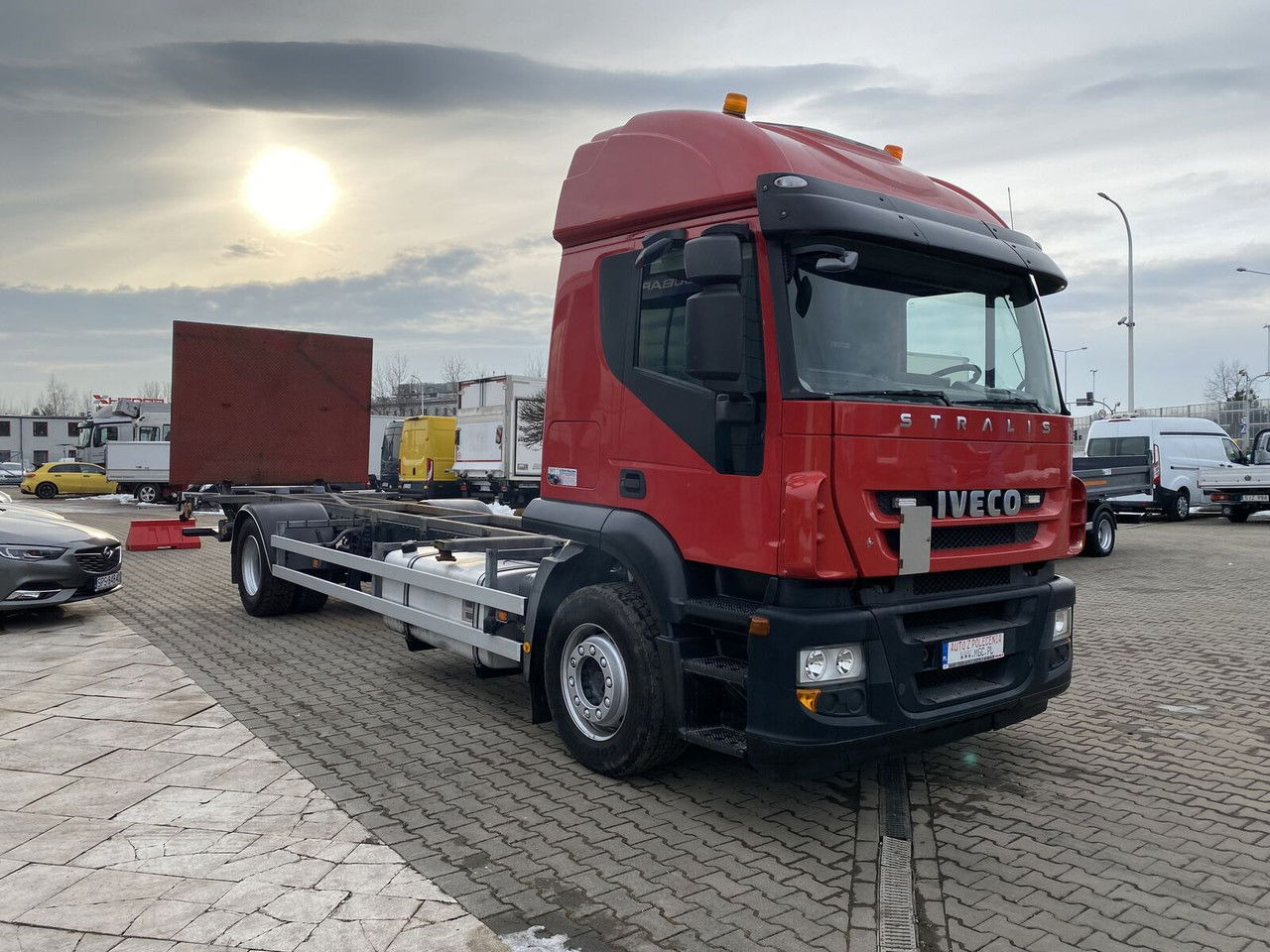 Iveco Stralis 360 AT 190 / Euro 5 / NEW Service / Long Frame - Camião chassi: foto 1 Iveco Stralis 360 AT 190 / Euro 5 / NEW Service / Long Frame - Camião chassi: foto 1
