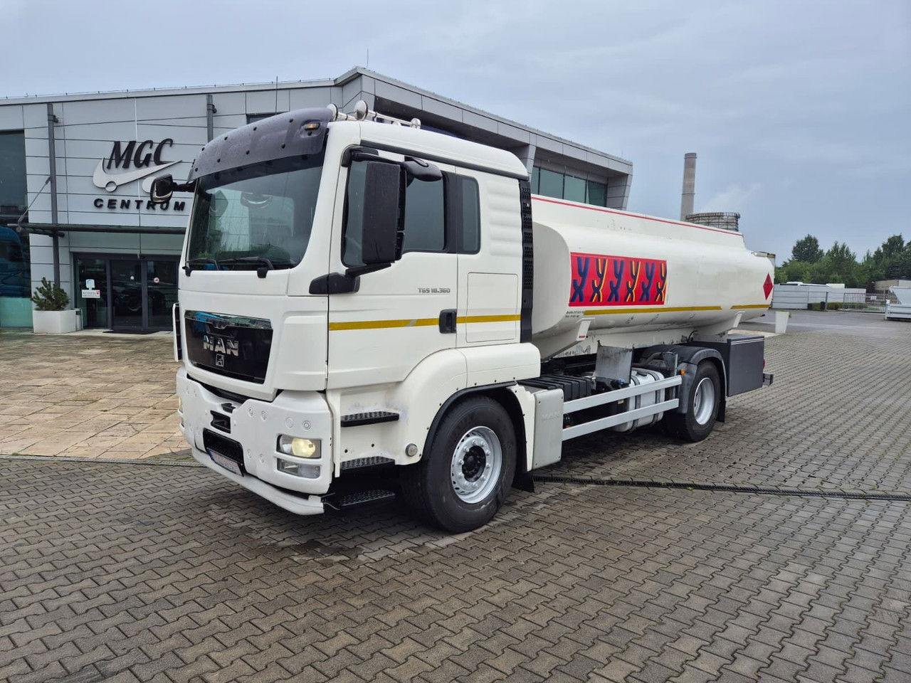MAN TGS 18.360 OIL Transport / Good Condition - Caminhão tanque: foto 2 MAN TGS 18.360 OIL Transport / Good Condition - Caminhão tanque: foto 2