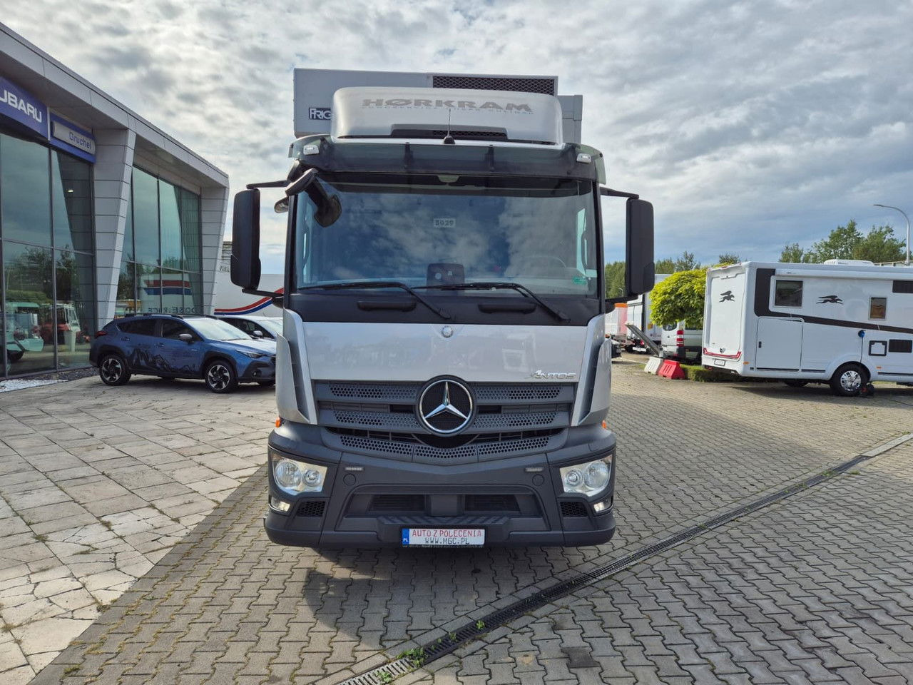 Mercedes-Benz Antos 2532 L 6X2 / Frigoblock / 1 Owner / 6X2 / Euro 6 / TOP - Camião frigorífico: foto 4 Mercedes-Benz Antos 2532 L 6X2 / Frigoblock / 1 Owner / 6X2 / Euro 6 / TOP - Camião frigorífico: foto 4
