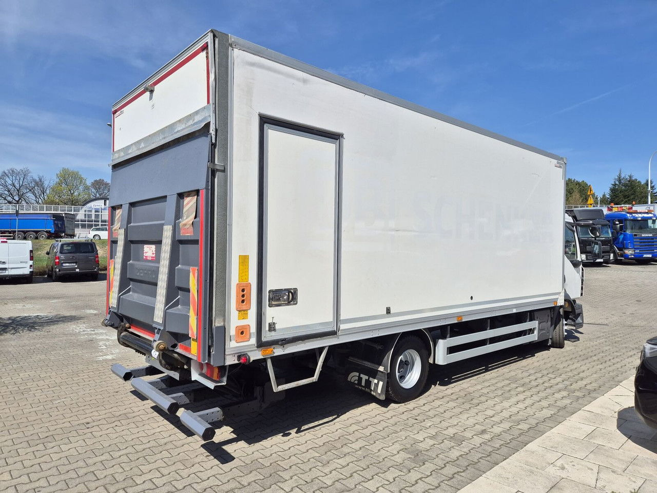 Renault D Gama 12.220 / LOW KM / Euro6 - Camião furgão: foto 5 Renault D Gama 12.220 / LOW KM / Euro6 - Camião furgão: foto 5