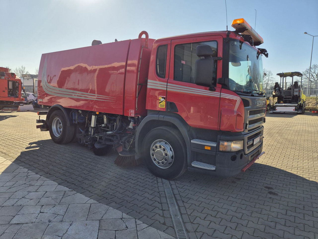 Scania P230 4X2 / Sweeper / Johnston VX800 / Sprayer / LOW Mileage / - Varredora urbana: foto 5 Scania P230 4X2 / Sweeper / Johnston VX800 / Sprayer / LOW Mileage / - Varredora urbana: foto 5
