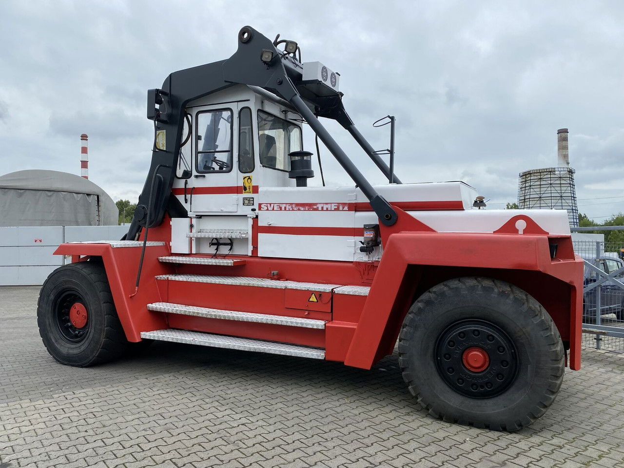 Svetruck TMF 12/9 HB / 1 Owner / Elme Spreader / Wood LOG A RM - Reachstacker porta contentores: foto 2 Svetruck TMF 12/9 HB / 1 Owner / Elme Spreader / Wood LOG A RM - Reachstacker porta contentores: foto 2