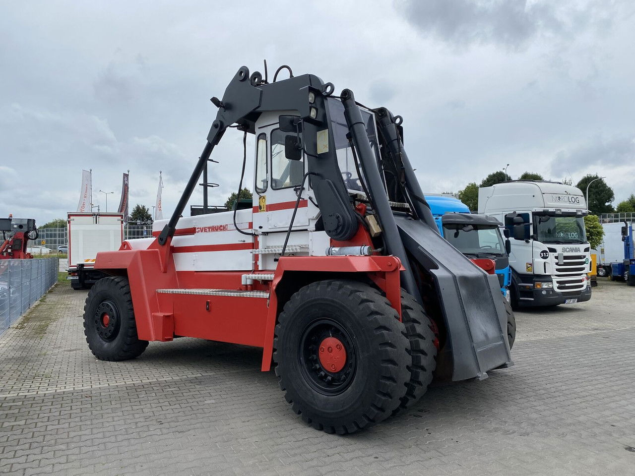 Svetruck TMF 12/9 HB / 1 Owner / Reach Stacker / Elme Sprea DER - Empilhadeira: foto 1 Svetruck TMF 12/9 HB / 1 Owner / Reach Stacker / Elme Sprea DER - Empilhadeira: foto 1