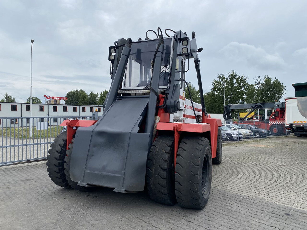 Svetruck TMF 12/9 HB - Reachstacker porta contentores: foto 5 Svetruck TMF 12/9 HB - Reachstacker porta contentores: foto 5