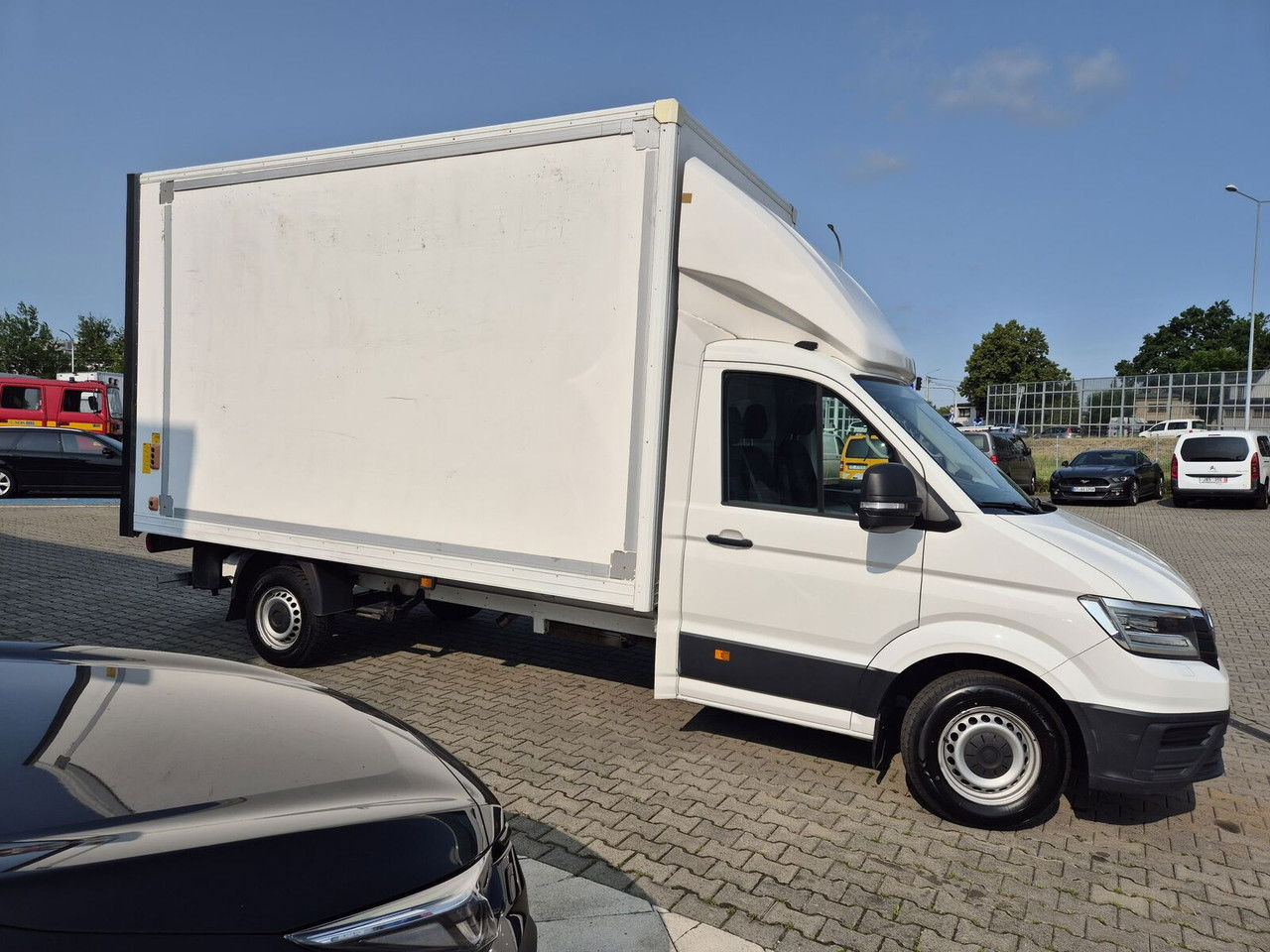 Volkswagen Crafter 2.0 TDI 177HP / High Container / Lift 750KG / Super Cond - Carrinha de contentor: foto 2 Volkswagen Crafter 2.0 TDI 177HP / High Container / Lift 750KG / Super Cond - Carrinha de contentor: foto 2