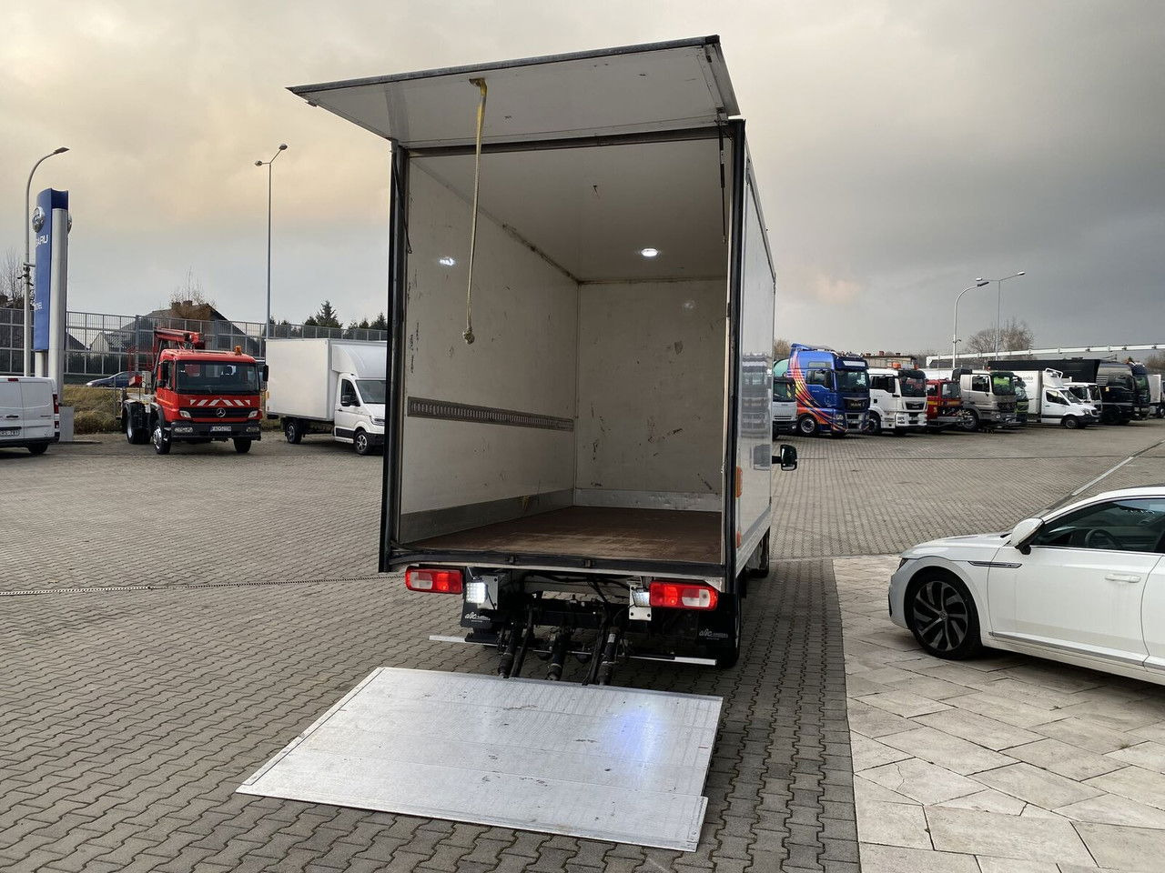 Leasing de Volkswagen Crafter 2.0 TDI 177HP / High Container / Lift 750KG / Super Cond  Volkswagen Crafter 2.0 TDI 177HP / High Container / Lift 750KG / Super Cond: foto 27