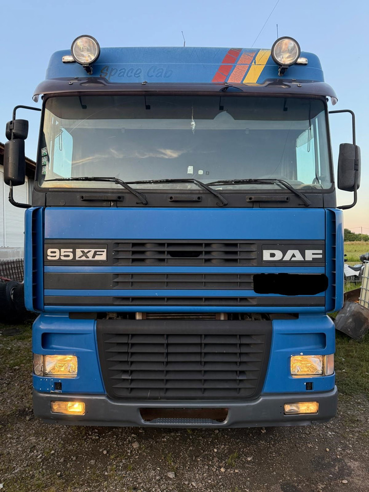 DAF XF 95.380 6X2 stake body - Camião de caixa aberta/ Plataforma: foto 3 DAF XF 95.380 6X2 stake body - Camião de caixa aberta/ Plataforma: foto 3