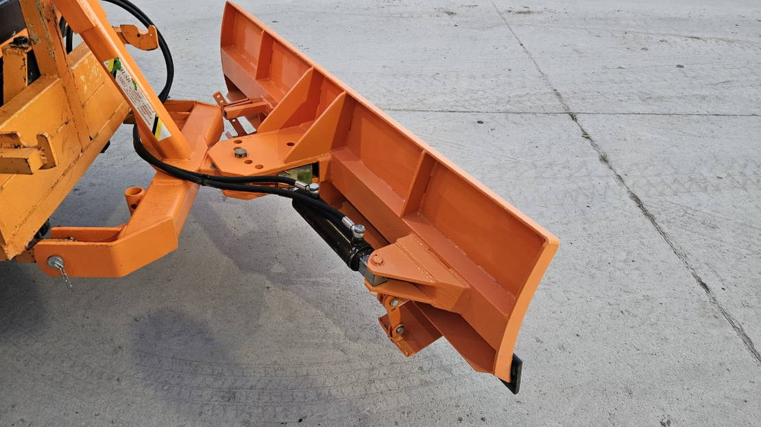 Diversen Tiger 4x4 tipper + snow plate - Camião basculante: foto 5 Diversen Tiger 4x4 tipper + snow plate - Camião basculante: foto 5