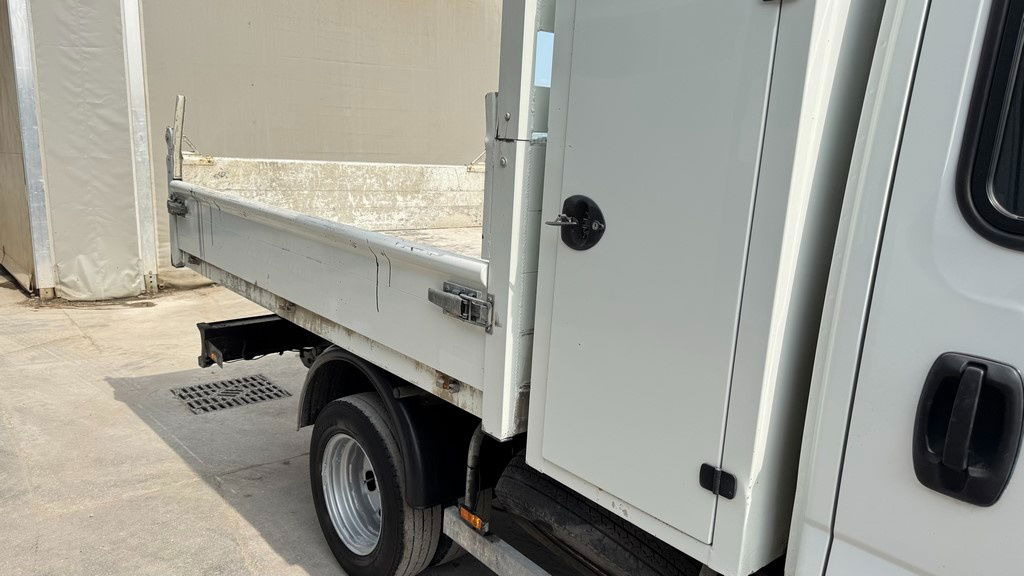 Iveco Daily 35C13 tipper - 6 seats - Carrinha de caixa aberta: foto 4 Iveco Daily 35C13 tipper - 6 seats - Carrinha de caixa aberta: foto 4