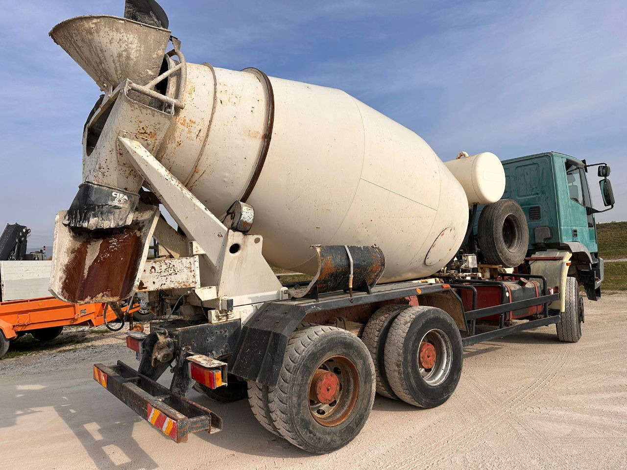 Iveco Eurotrakker 260E35W 6x6 mixer - 7m3 - Camião betoneira: foto 5 Iveco Eurotrakker 260E35W 6x6 mixer - 7m3 - Camião betoneira: foto 5