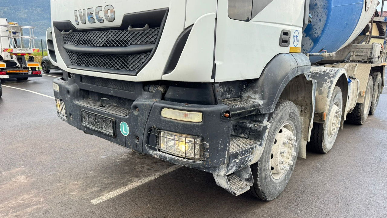 Iveco Trakker AD340TB45 8x4 mixer 10m3 - Camião betoneira: foto 2 Iveco Trakker AD340TB45 8x4 mixer 10m3 - Camião betoneira: foto 2