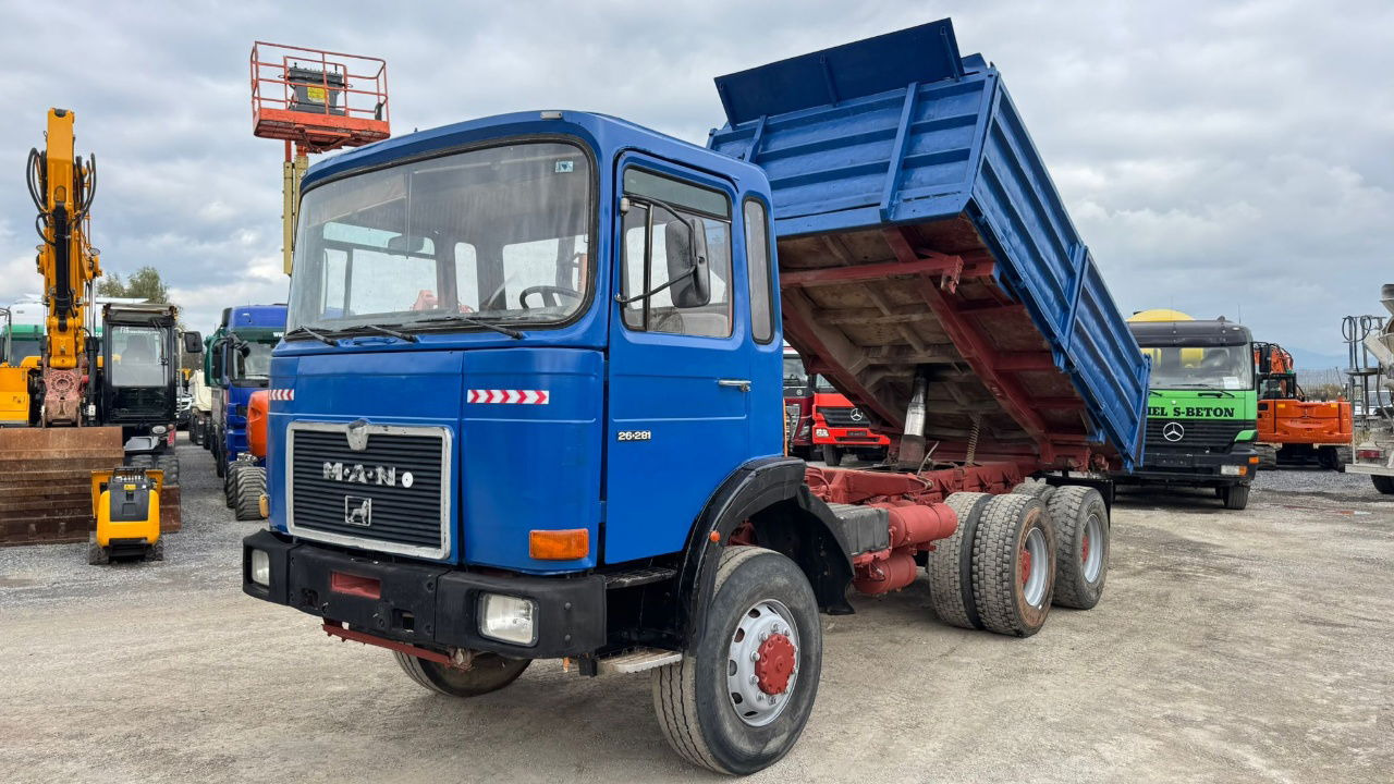 Camião basculante MAN 26.281 6x6 3 sided tipper - ZF gearbox: foto 7