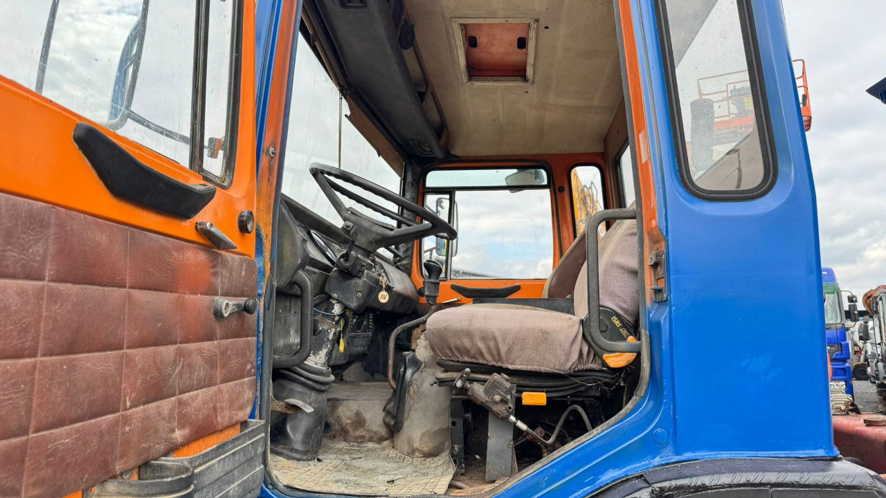 Camião basculante MAN 26.281 6x6 3 sided tipper - ZF gearbox: foto 12