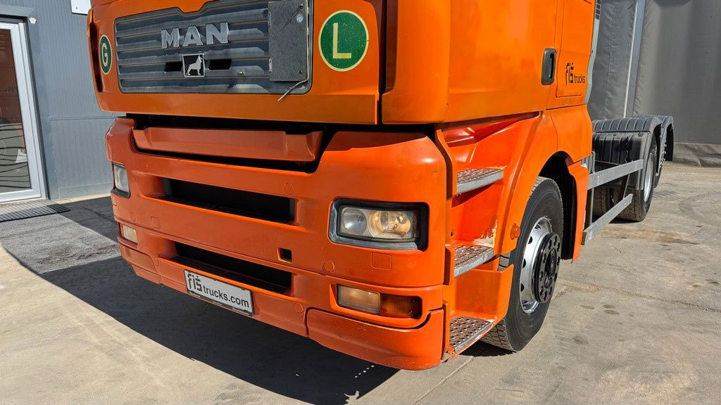 MAN TGA 26.460 6X2 chassis - lifitng axle - Camião chassi: foto 2 MAN TGA 26.460 6X2 chassis - lifitng axle - Camião chassi: foto 2