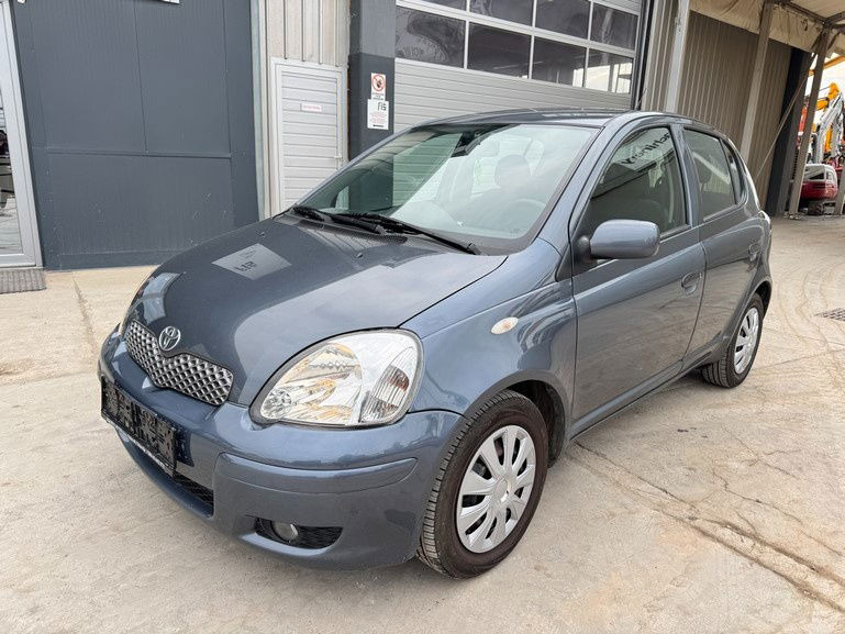 Toyota Yaris 1.3 - Petrol - 5 Doors - AC - Máquina de outro: foto 1 Toyota Yaris 1.3 - Petrol - 5 Doors - AC - Máquina de outro: foto 1