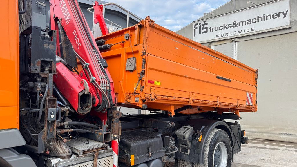 Mercedes-Benz Actros 1832 AK tipper 4x4 - crane Fassi 9.2M - remote control - Camião basculante: foto 3 Mercedes-Benz Actros 1832 AK tipper 4x4 - crane Fassi 9.2M - remote control - Camião basculante: foto 3