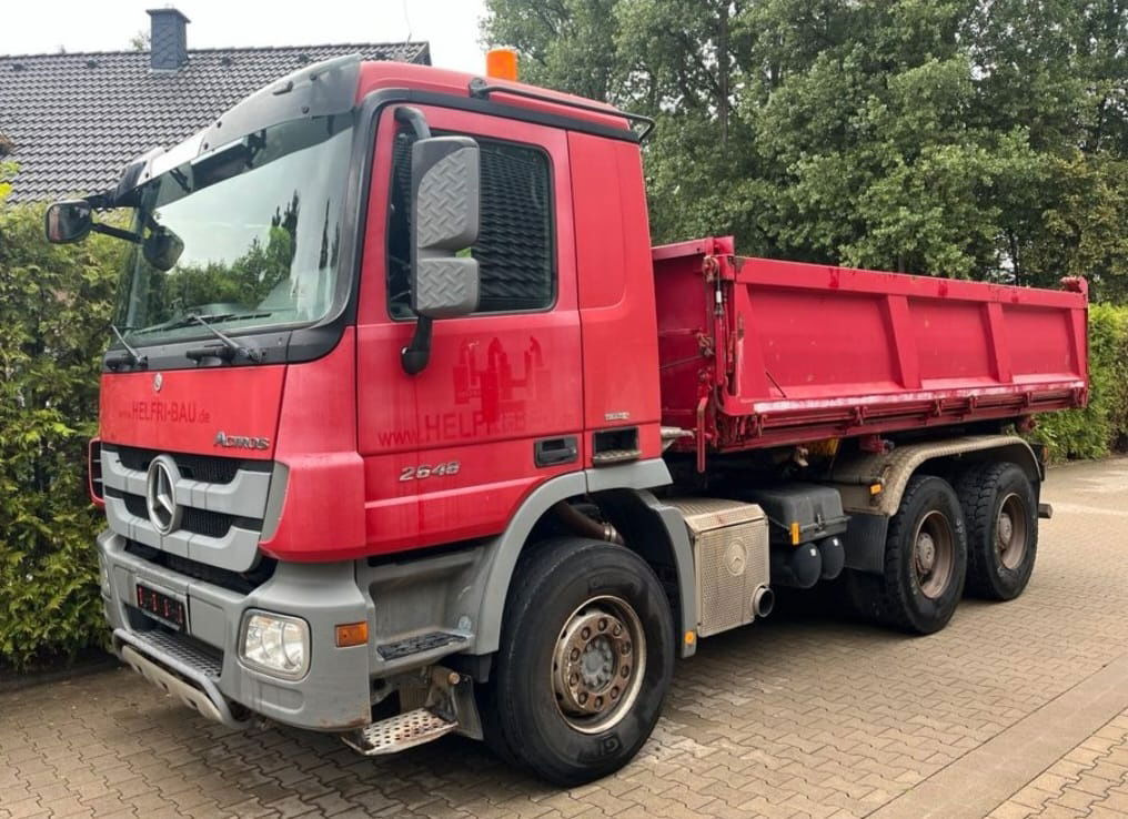 Mercedes-Benz Actros 2648 6X4 3 sided tipper - Camião basculante: foto 1 Mercedes-Benz Actros 2648 6X4 3 sided tipper - Camião basculante: foto 1