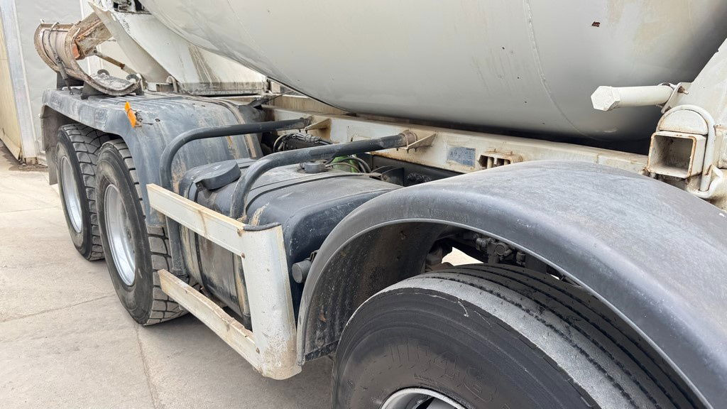 Mercedes-Benz Actros 3236 8x4 beton mixer 9m3 - Camião betoneira: foto 4 Mercedes-Benz Actros 3236 8x4 beton mixer 9m3 - Camião betoneira: foto 4