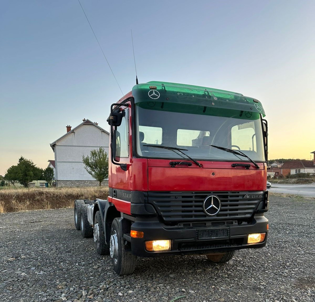 Mercedes-Benz Actros 3243 8x4 chassis - retarder - Camião chassi: foto 3 Mercedes-Benz Actros 3243 8x4 chassis - retarder - Camião chassi: foto 3