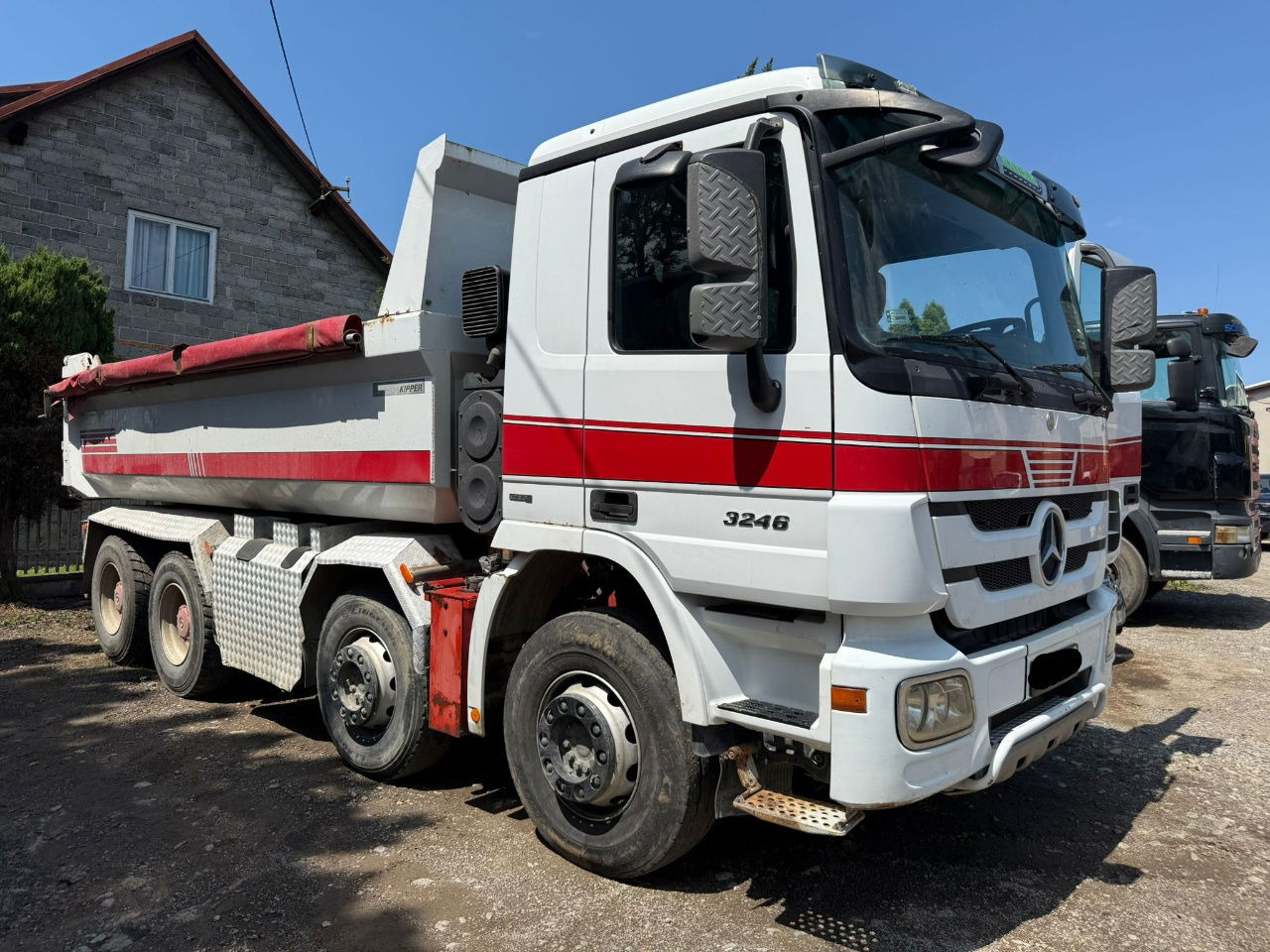 Mercedes-Benz Actros 3246 8X4 mulda tipper - retarder - hydr. back - Camião basculante: foto 2 Mercedes-Benz Actros 3246 8X4 mulda tipper - retarder - hydr. back - Camião basculante: foto 2