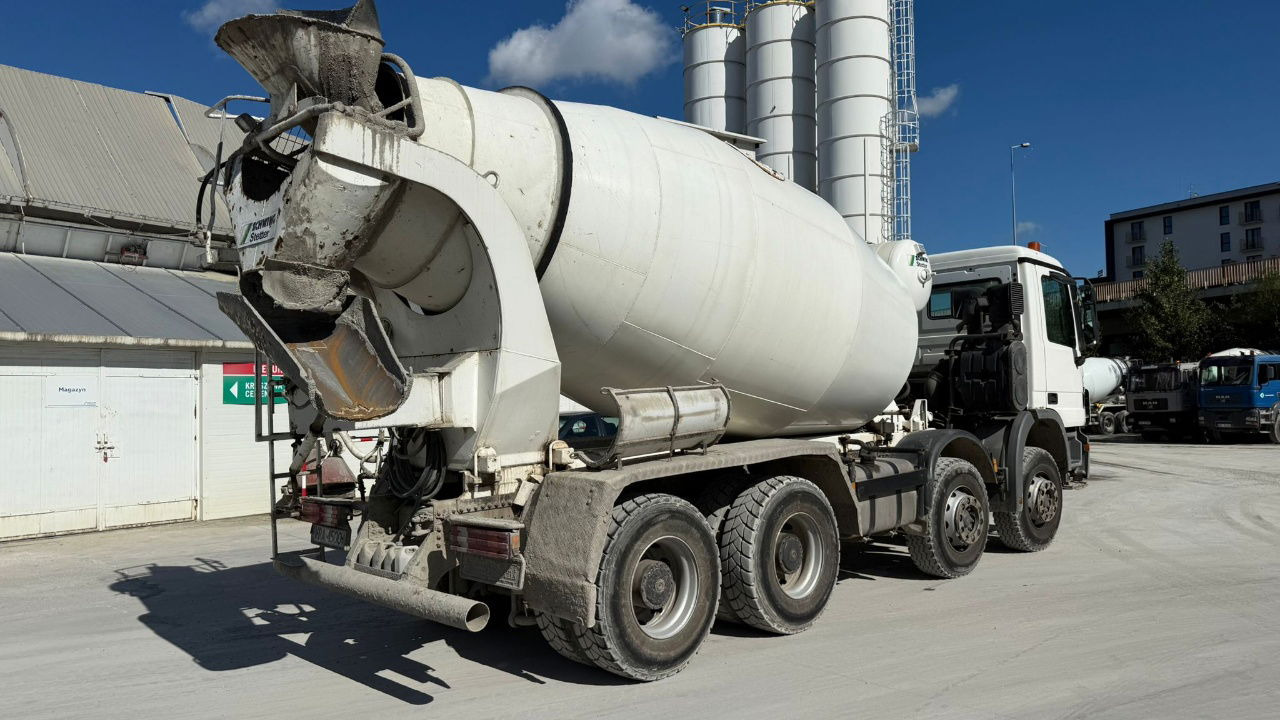 Mercedes-Benz Actros 3532 8x4 beton Schwing mixer 10m3 - Camião betoneira: foto 4 Mercedes-Benz Actros 3532 8x4 beton Schwing mixer 10m3 - Camião betoneira: foto 4