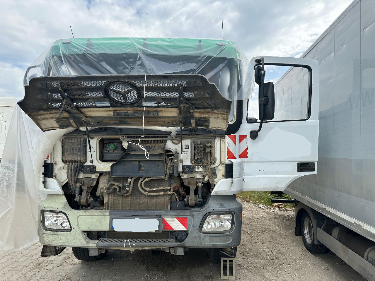 Mercedes-Benz Actros 4141 K 8x6 mulda tipper - damaged - Camião basculante: foto 4 Mercedes-Benz Actros 4141 K 8x6 mulda tipper - damaged - Camião basculante: foto 4
